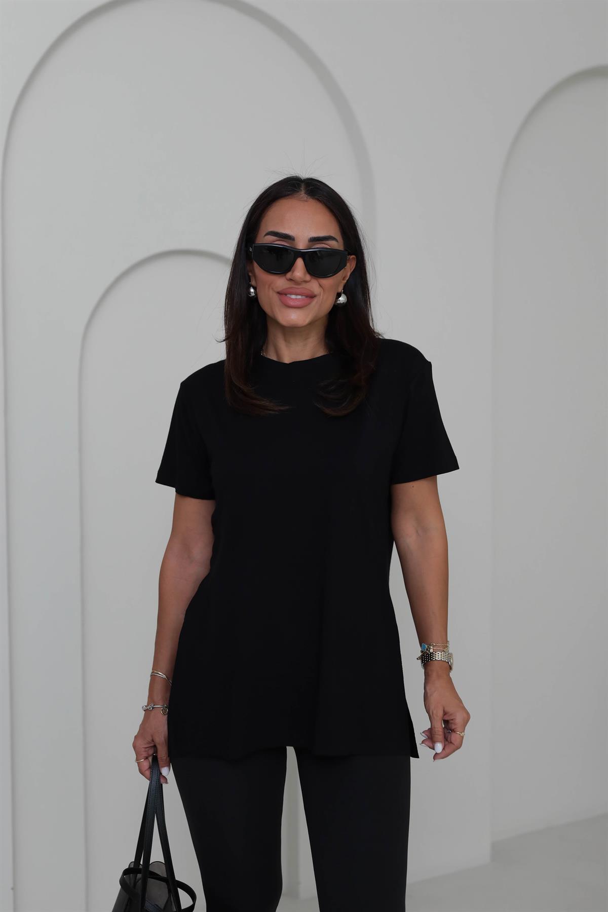 T20 Viskon Pamuk Yanları Yırtmaçlı Tshirt SİYAH