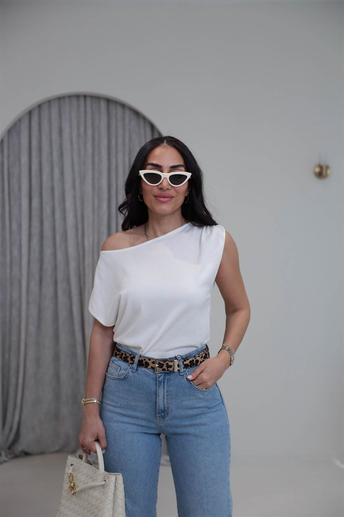 0870 Kayık Yaka Sıfır Kol Altı Lastikli  Bluz EKRU