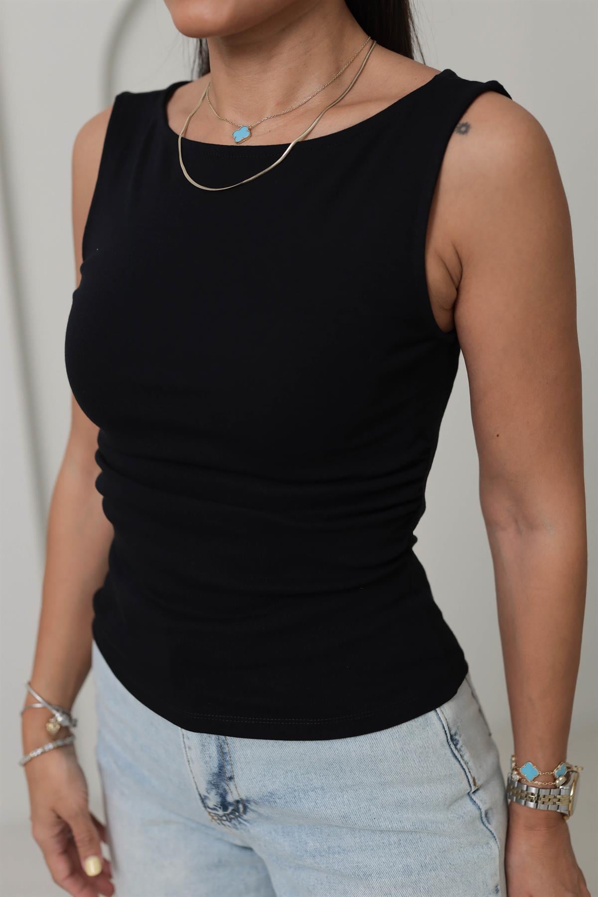 1589 Büzgülü Kayık Yaka Pamuklu Bluz SİYAH