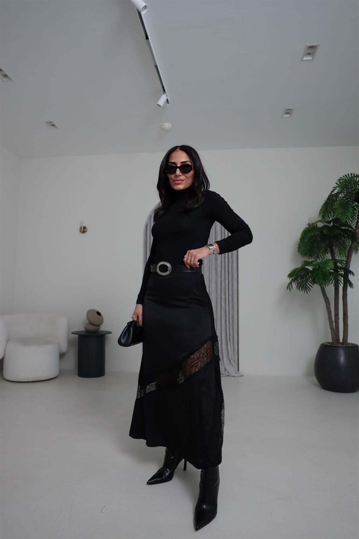 7094 Dantel Geçişli Yırtmaçlı Saten Etek SİYAH