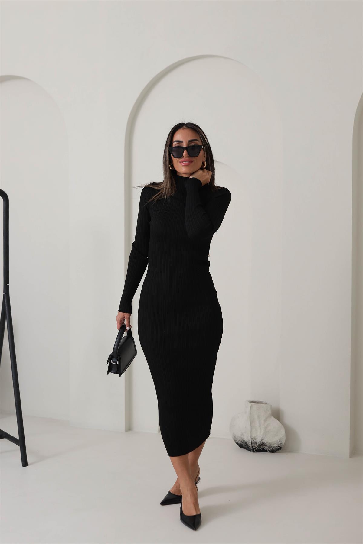 4482 Yarım Balıkçı Pencere ve Gold Aksesuar Detaylı Fitilli Triko Elbise SİYAH