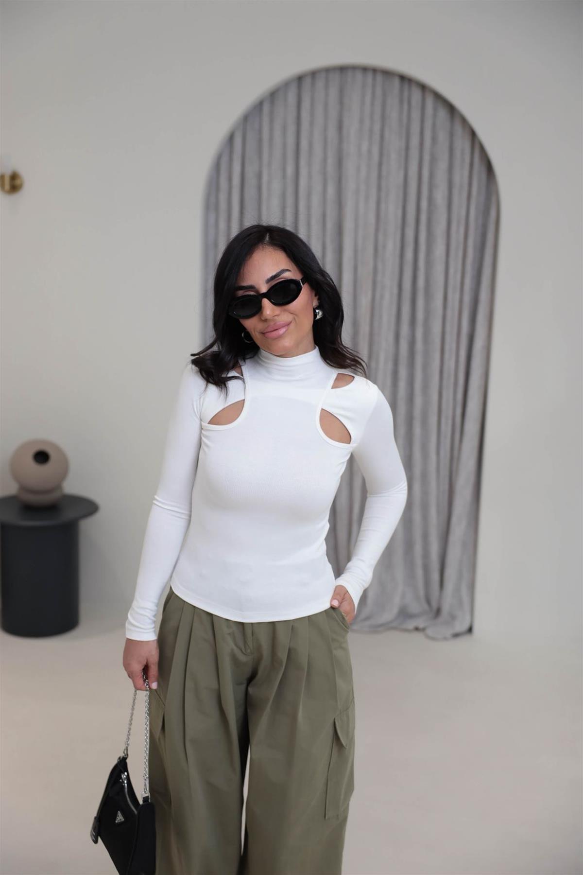 146 Dik Yaka Pencere Detaylı Uzun Kol Modal Bluz EKRU