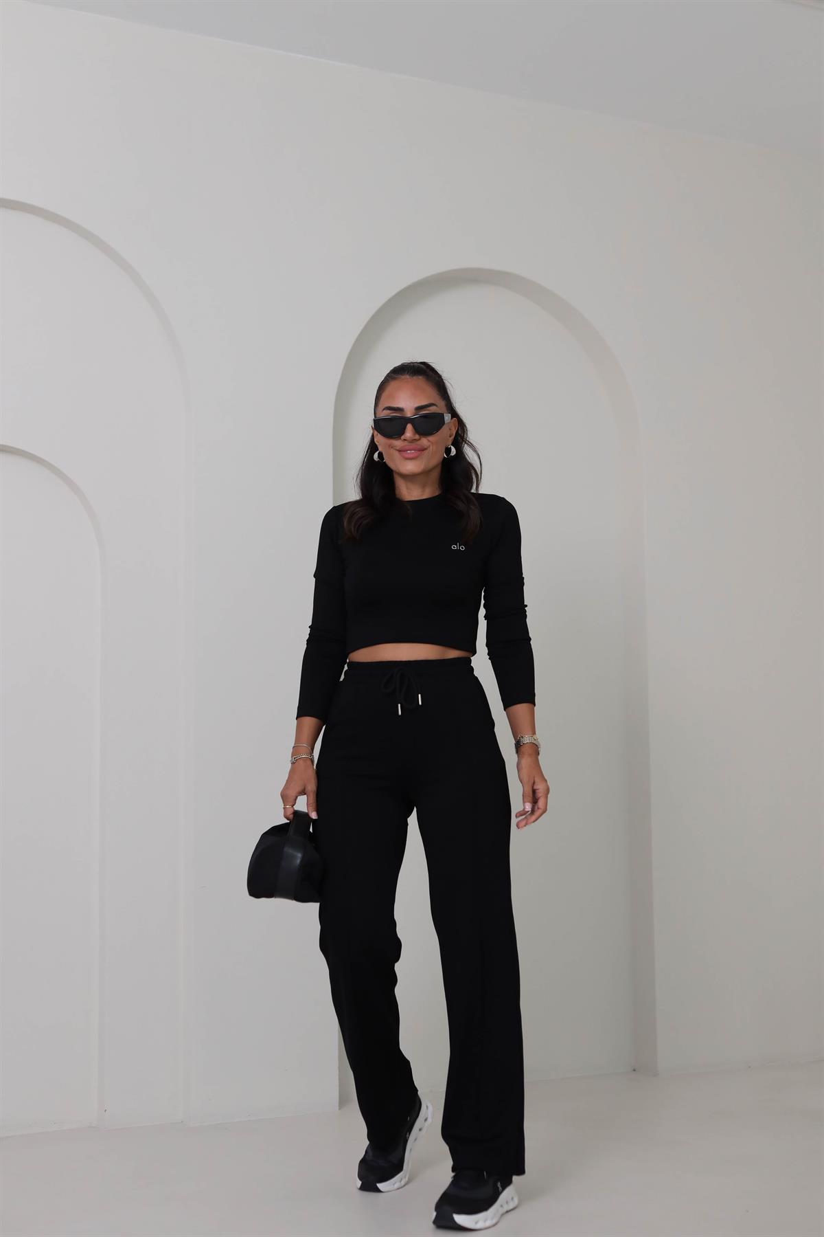 2170 Yazı Detaylı Crop Modal Takım SİYAH