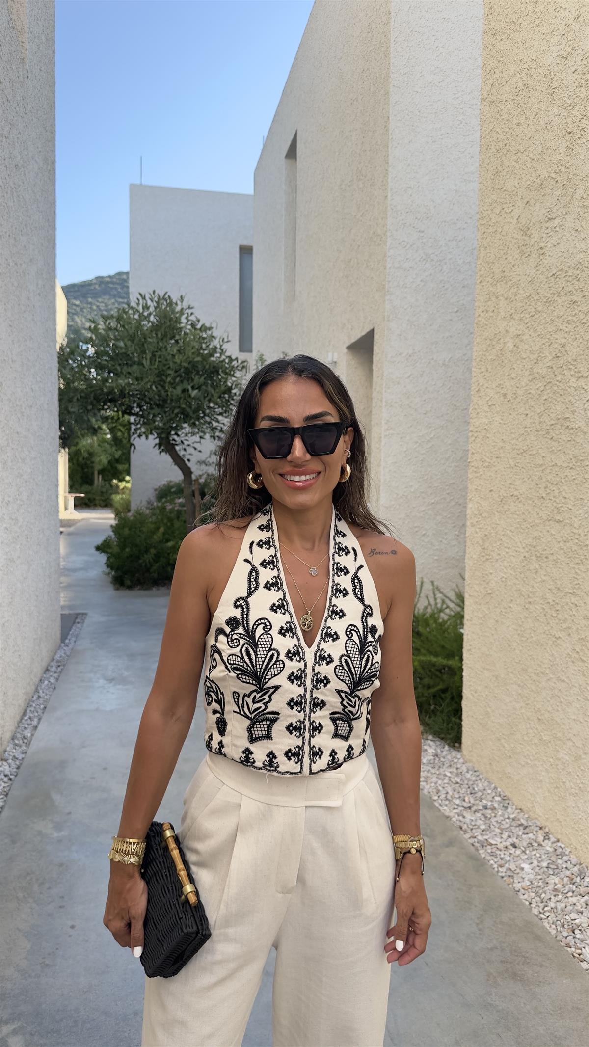 4562 Sırt Dekolteli Nakışlı Yelek