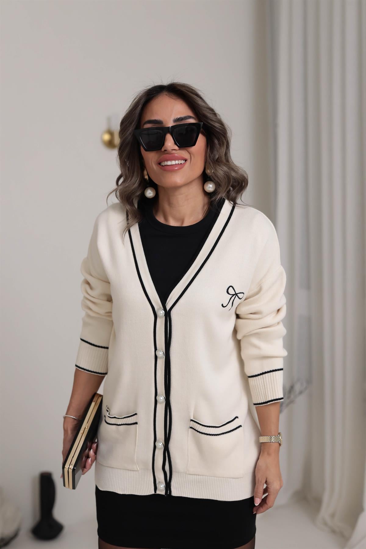 0120 Kurdela Nakışlı İnci Düğmeli Hırka KREM