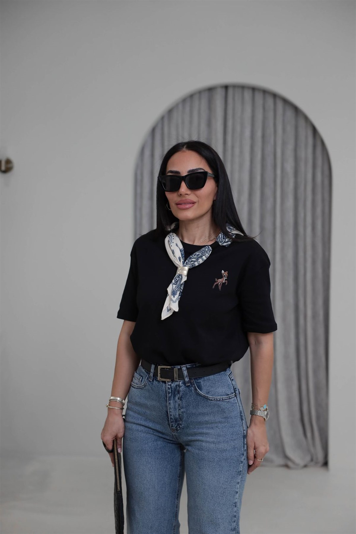 1140 Fular Detaylı Nakışlı Tshirt SİYAH