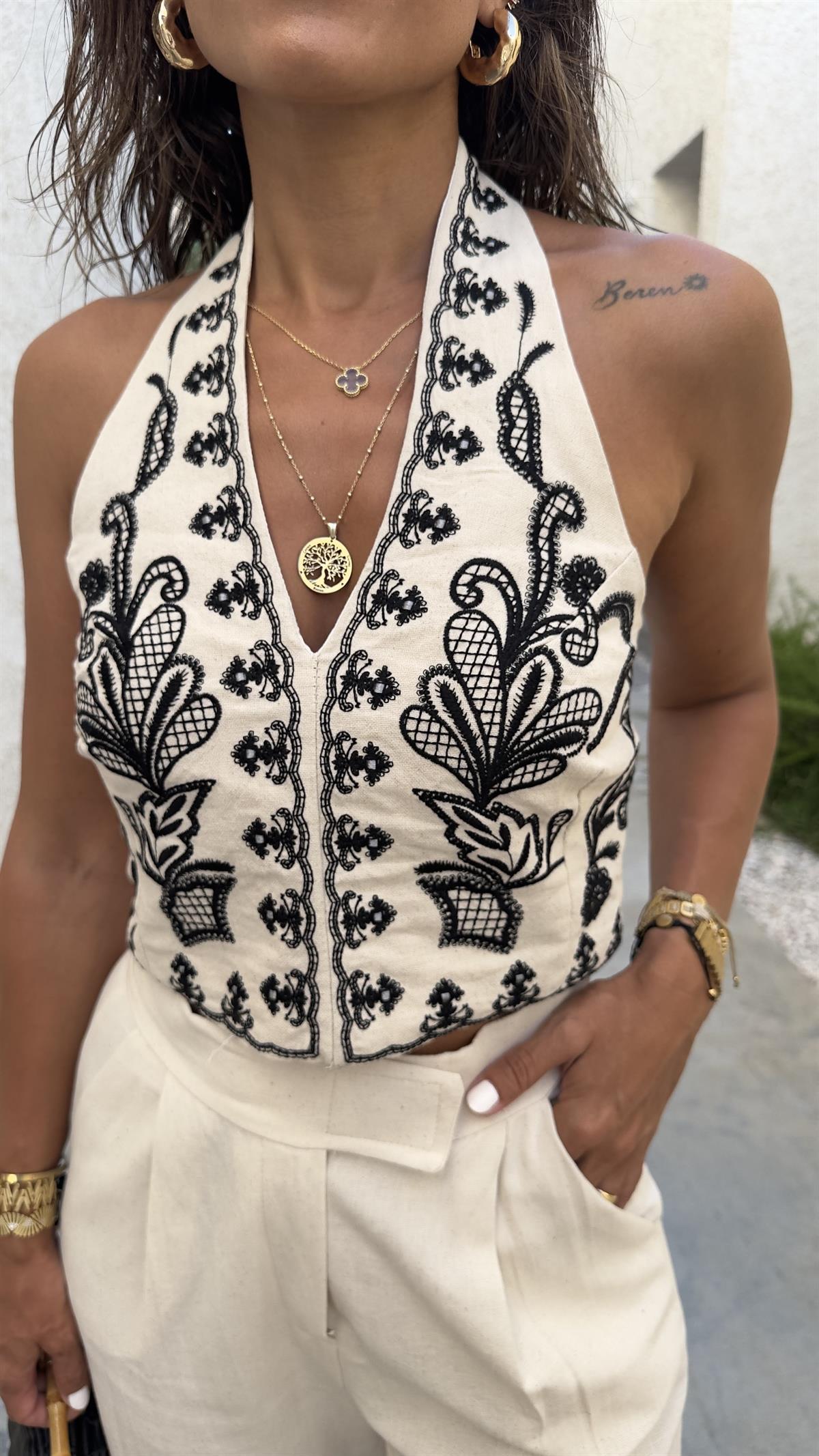 4562 Sırt Dekolteli Nakışlı Yelek