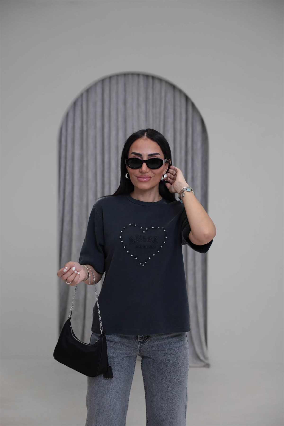 8112 Kalp Nakışlı Taşlı Bisiklet Yaka Tshirt ANTRASİT