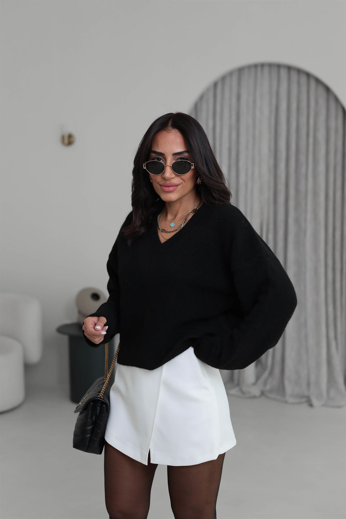 0645 V Yaka Yumuşak Dokulu Triko Kazak SİYAH