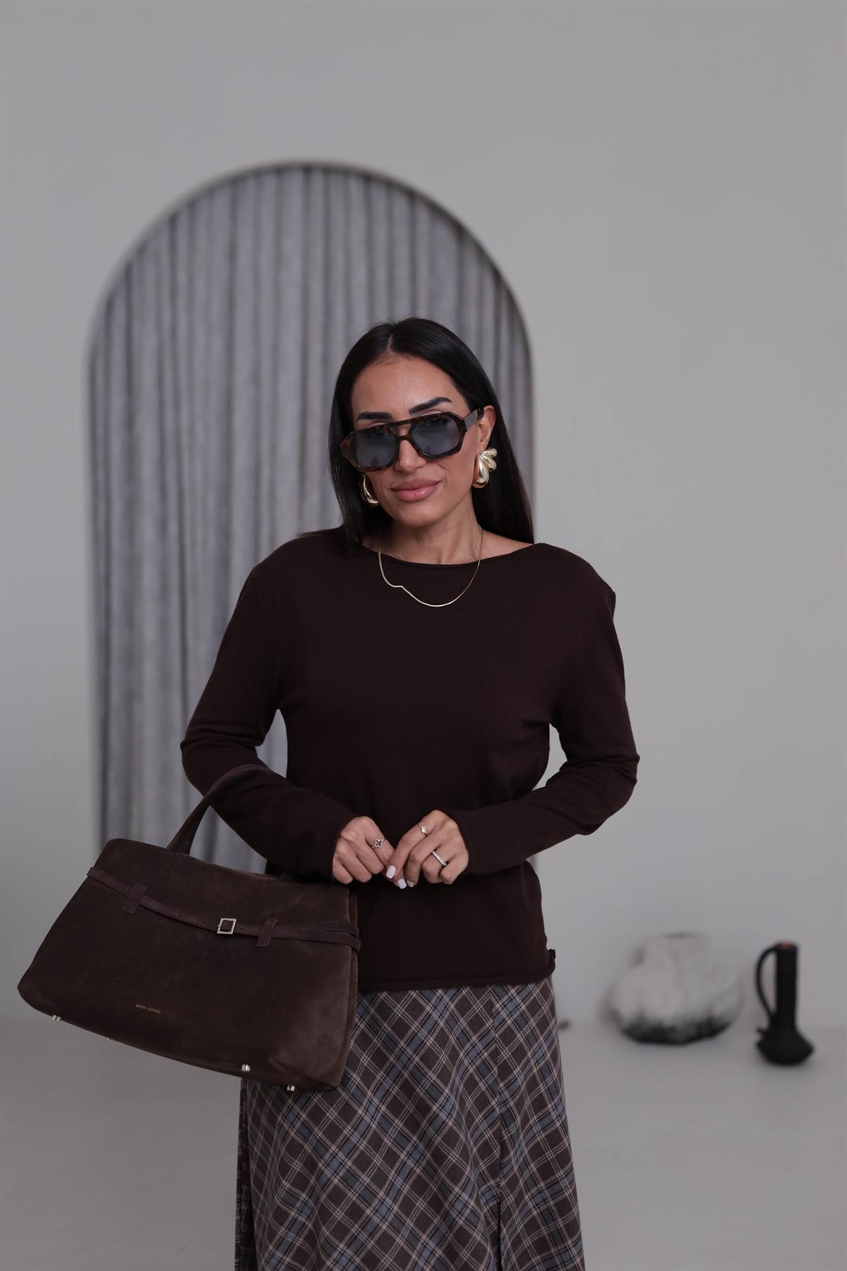 Kayık Yaka Yumuşak Dokulu Triko Bluz KAHVE