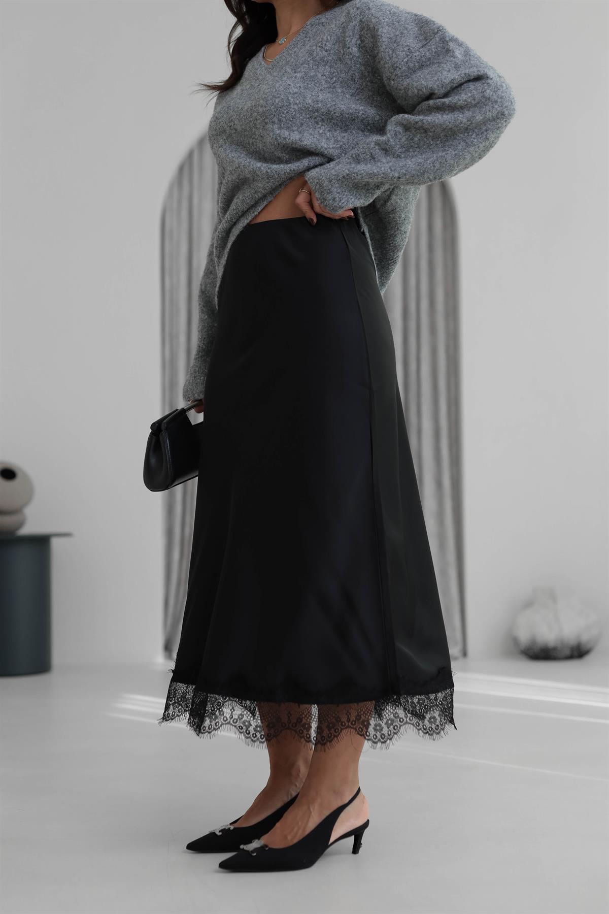 0547 Saten Etek Ucu Dantelli Etek SİYAH