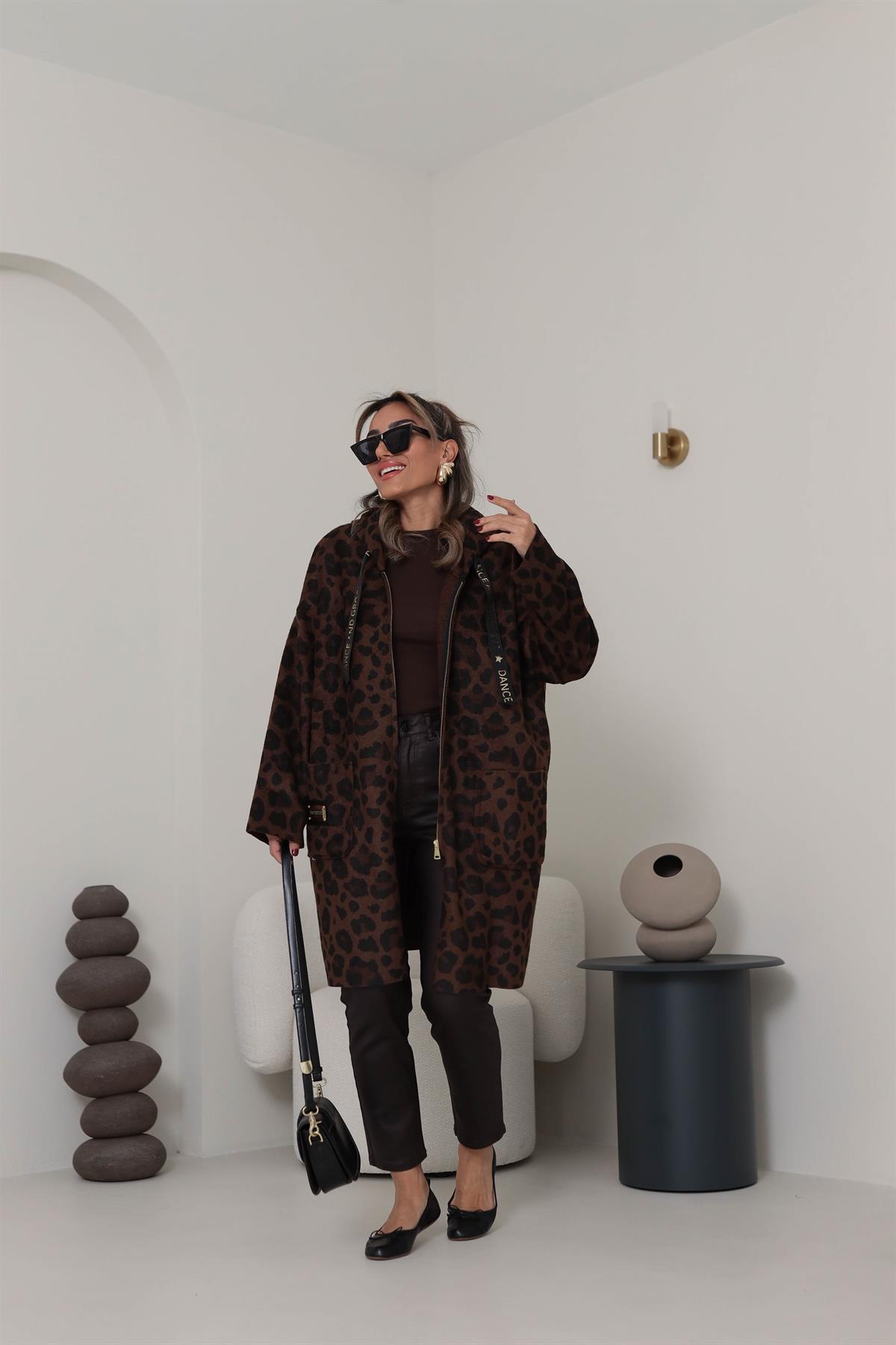 7821 Kahve Leopar Desen Armalı Kaban