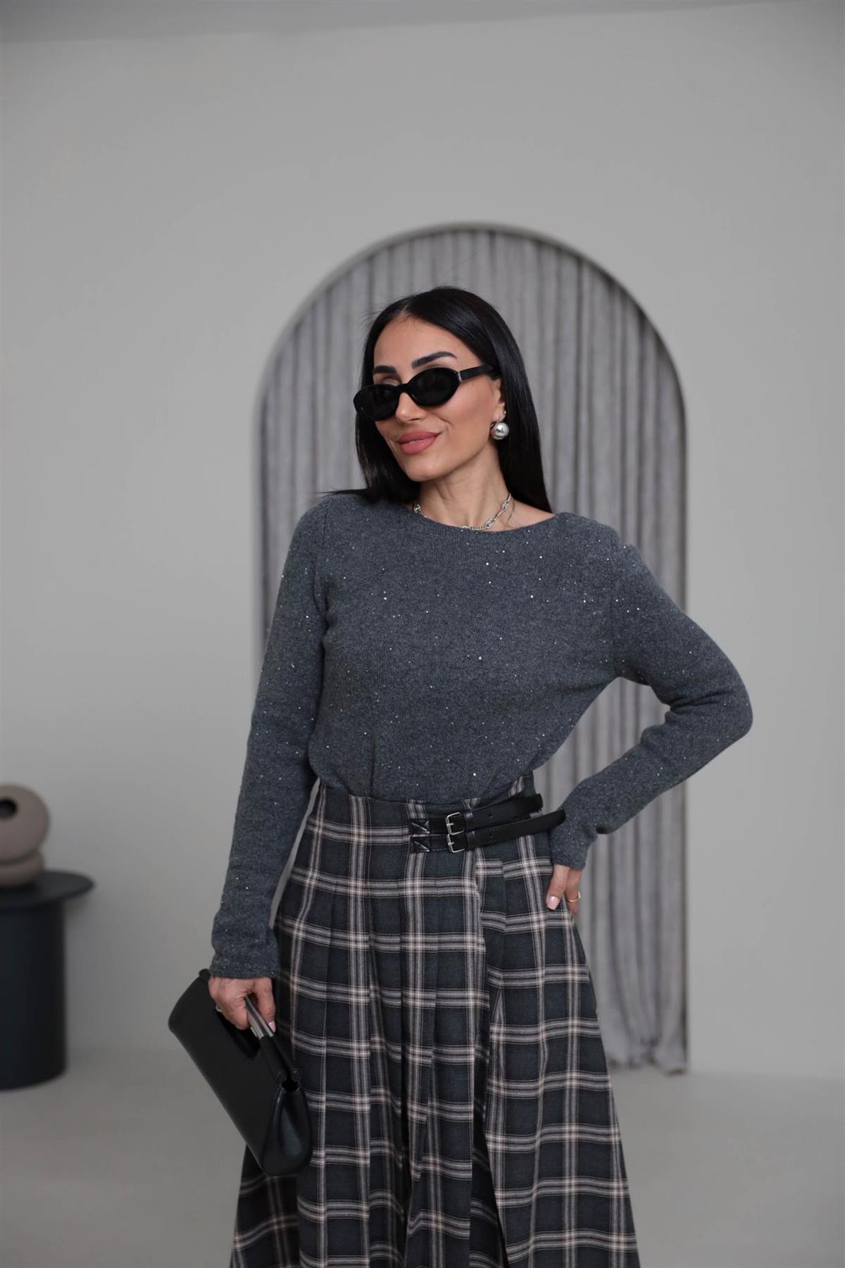 0836 Kayık Yaka Pullu Simli Triko FÜME