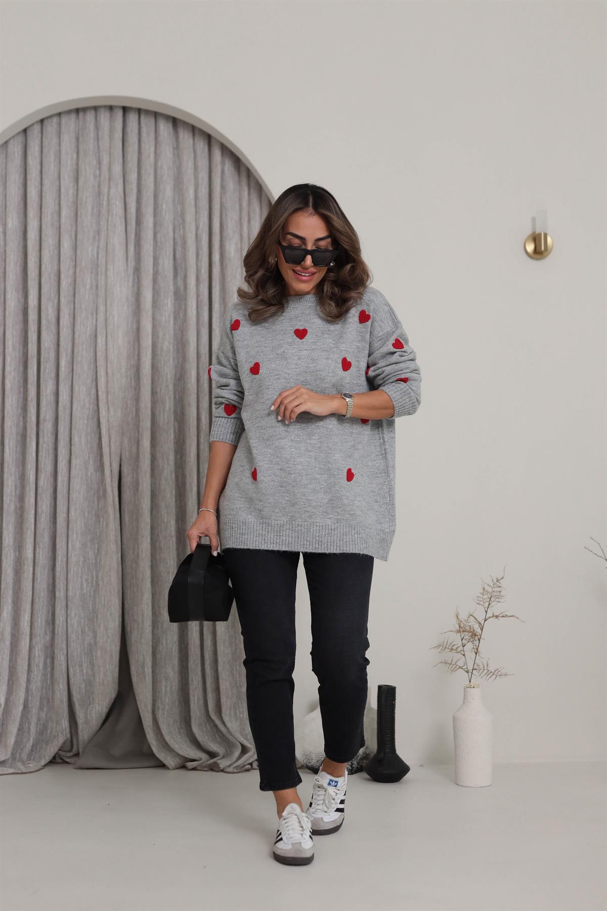 4380 Kalp Detaylı Kazak