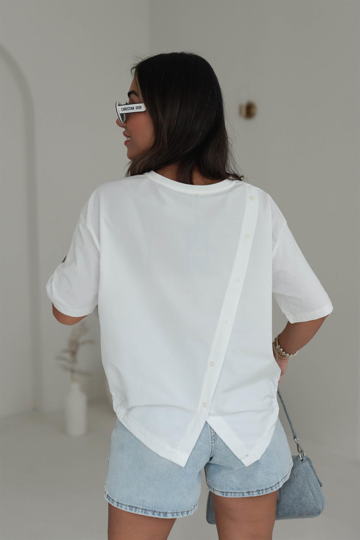 8678 Sırtı Düğmeli Poplin Kumaş Tshirt