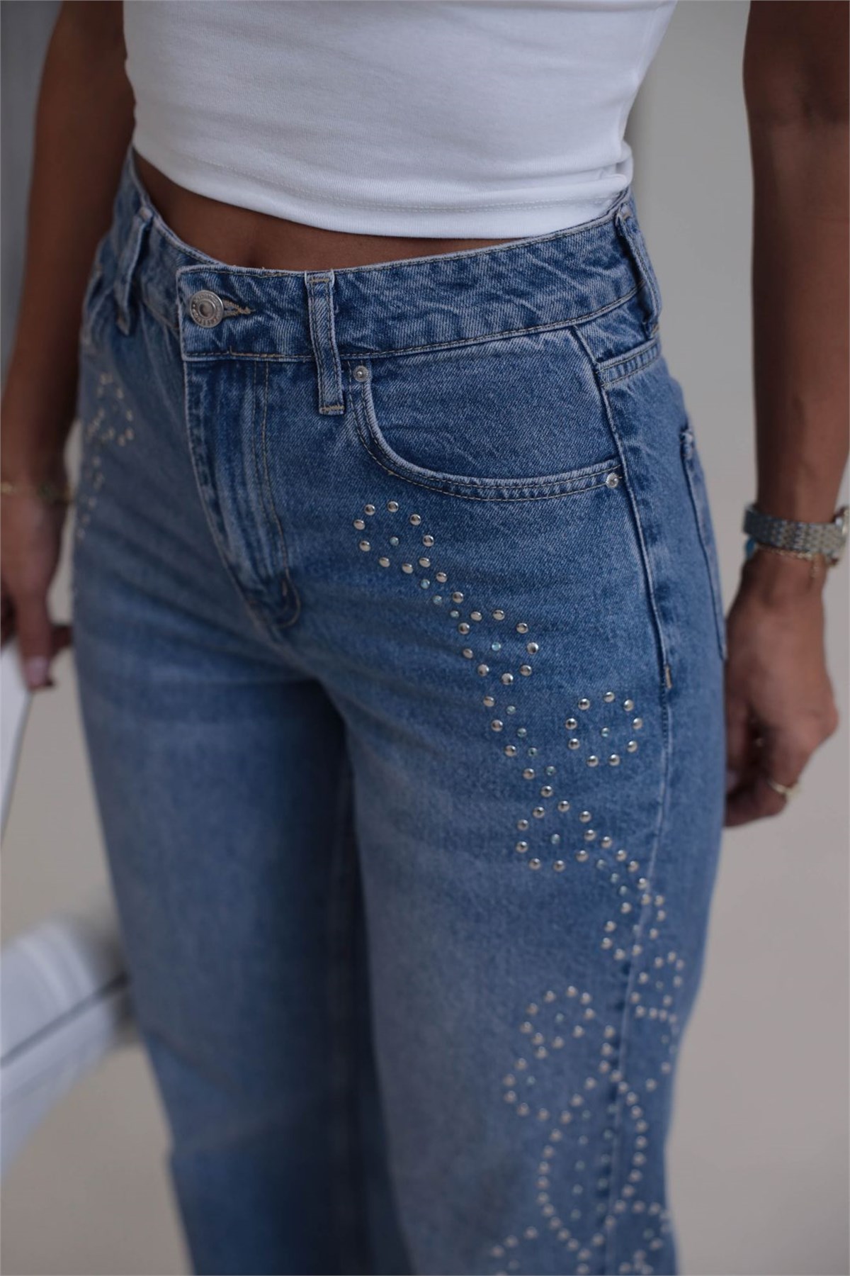 1077 Kenar Drop Taşlı Lazer Kesikli Bol Paça Denim Pantolon MAVİ
