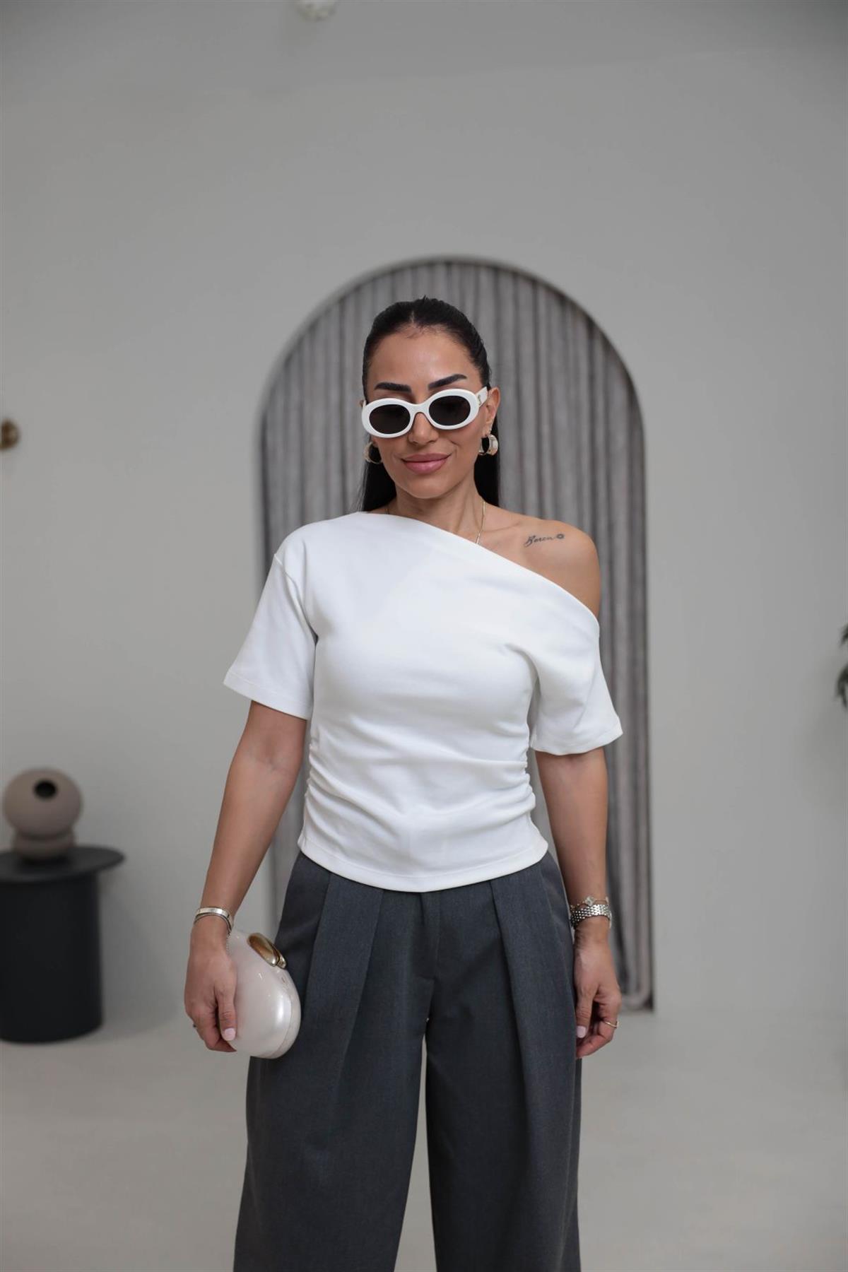 0840 Tek Omuz Drapeli Tok Penye Bluz EKRU