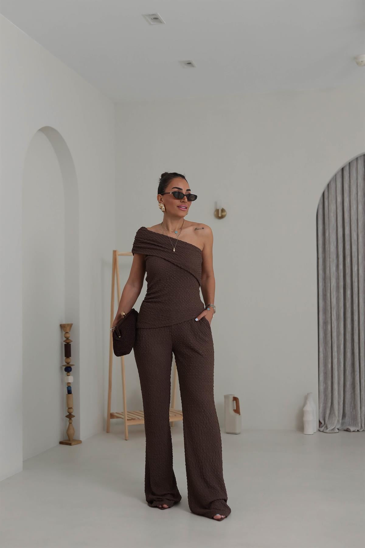 6225 Dokulu Asimetrik Detaylı Bluz & Pantolon Takım KAHVE