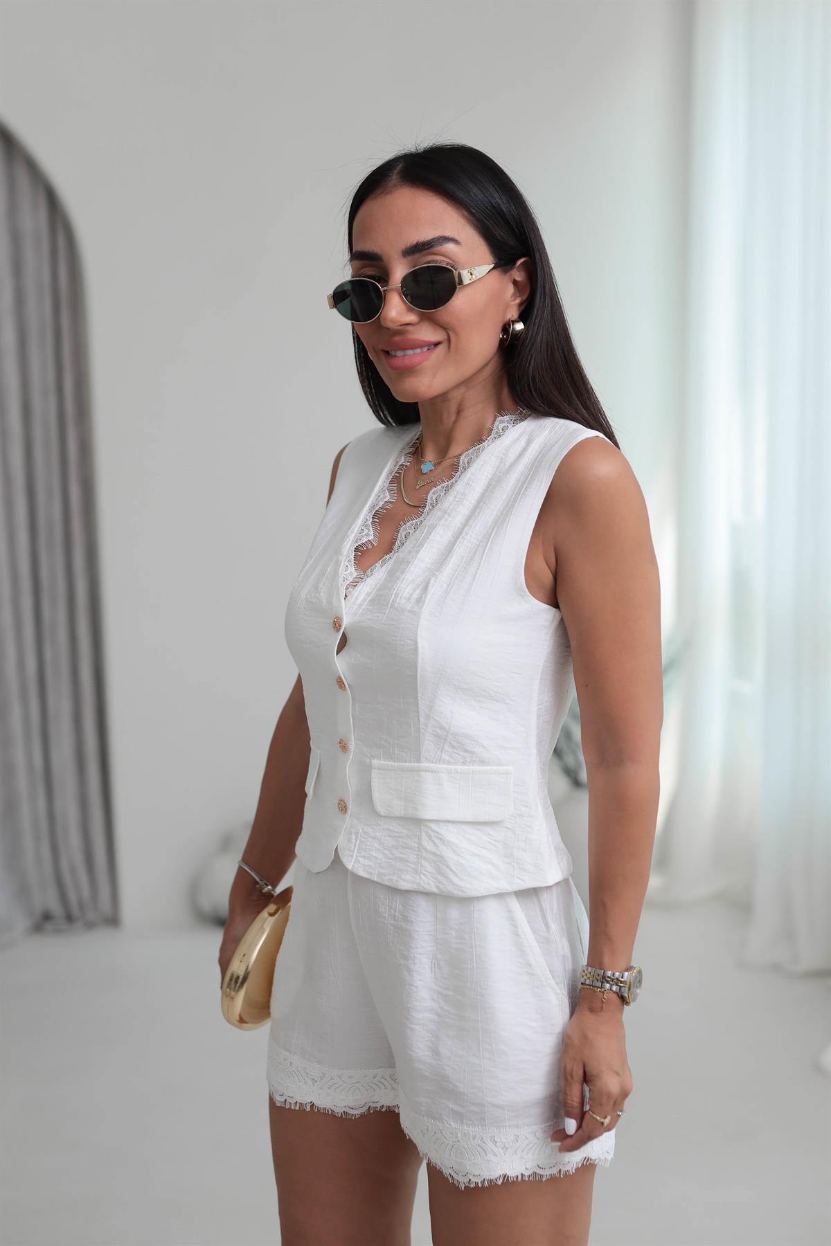 8501 Dantel Detaylı Gold Düğmeli Yelek & Şort Takım BEYAZ