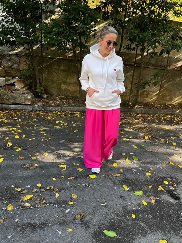 Ekru Kalp Nakışlı Sweat