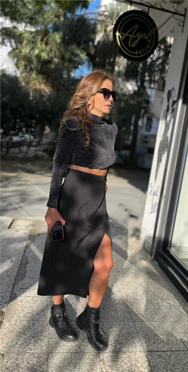 Siyah Sırt Dekolteli Vatkalı Crop