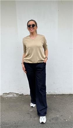 V Yaka Kolu Düğme Detaylı Triko