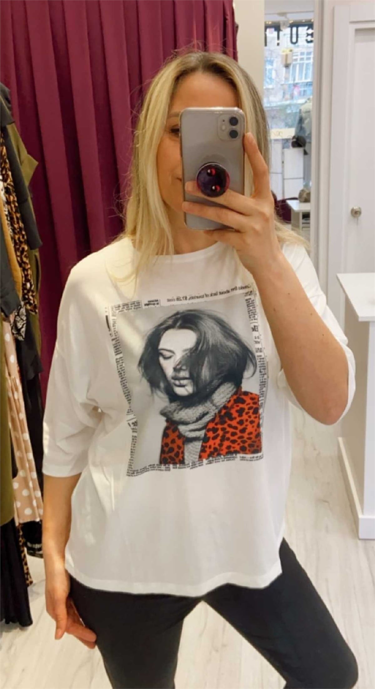 Beyaz Baskı Detaylı Tshirt