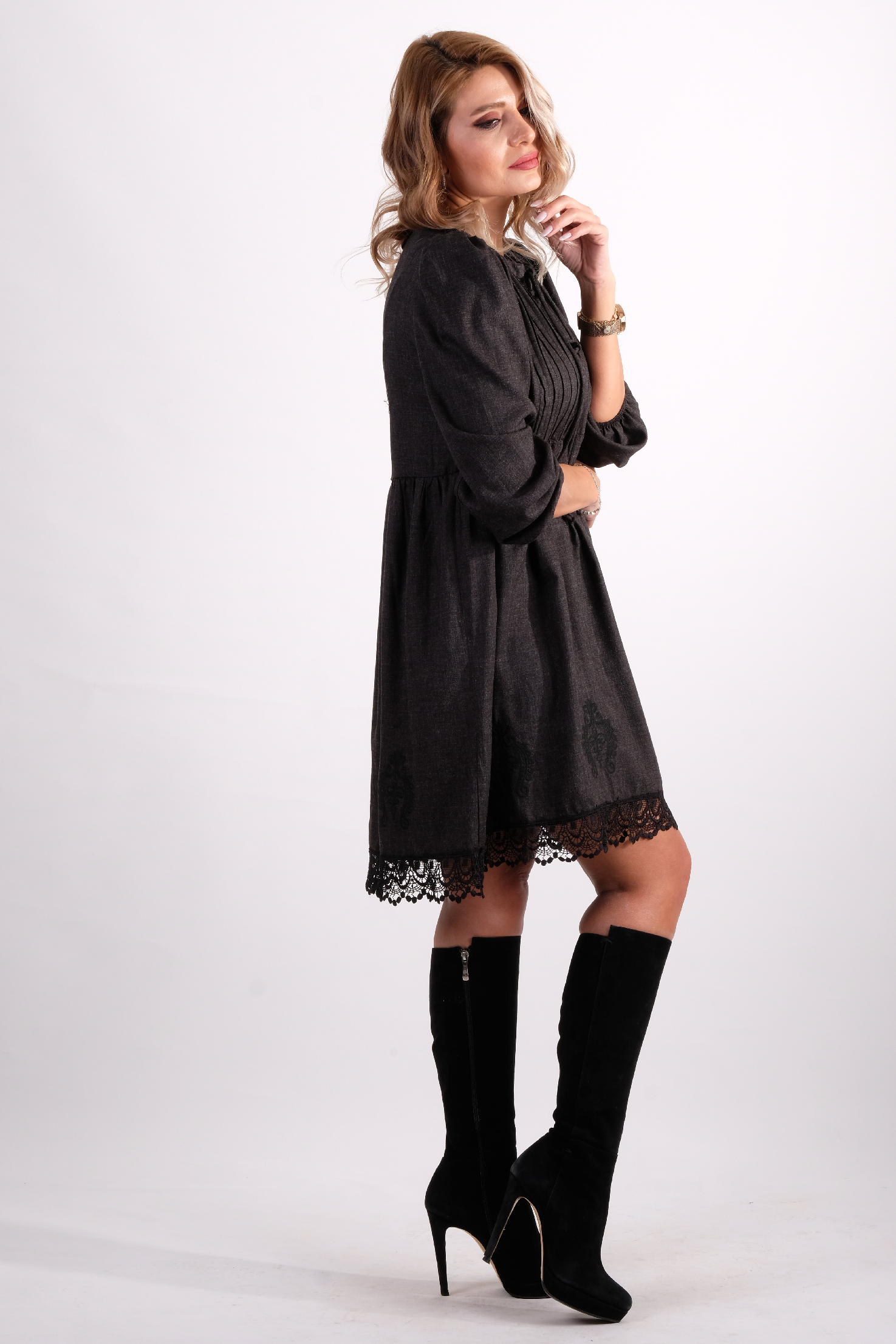 Etek Ucu Nakışlı Elbise