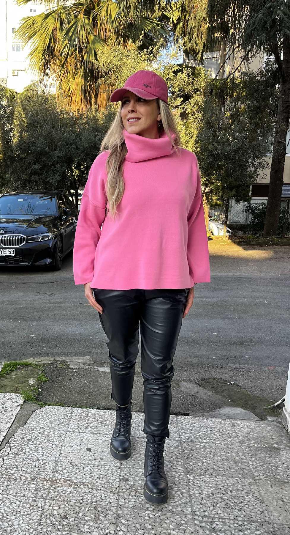 Pembe Degaje Yaka Önü Kısa Kazak