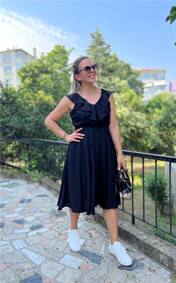 Yakası Volanlı Elbise