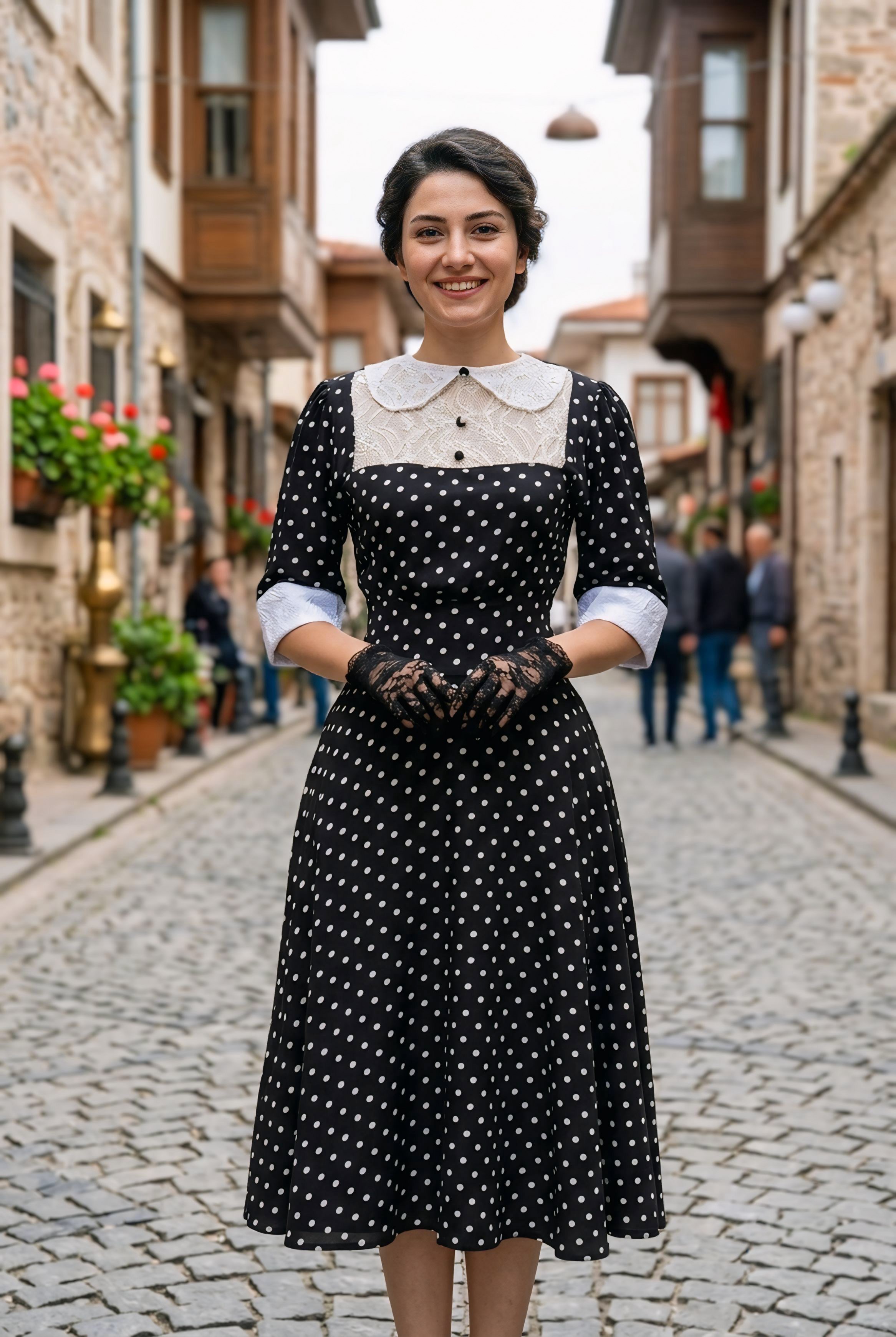 Manolya Puantiyeli Elbise