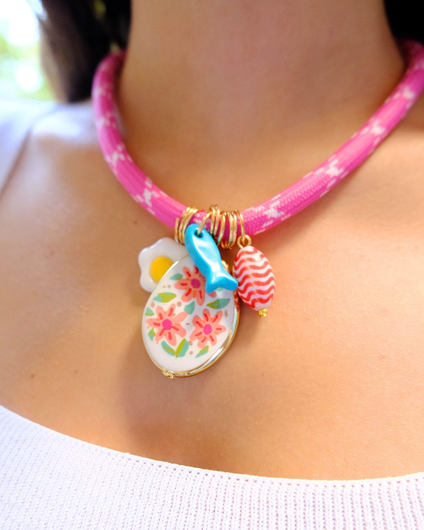 Pembe Kalın Zincirli Renkli Charm Detaylı  Kolye