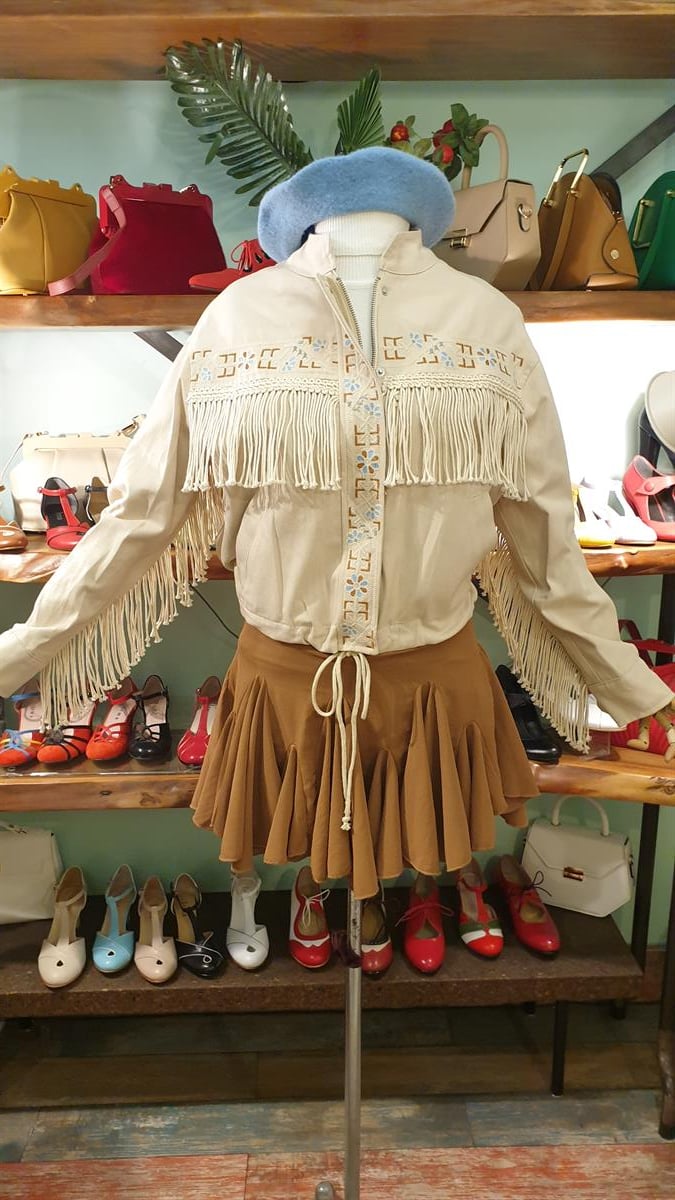 Püsküllü Mont