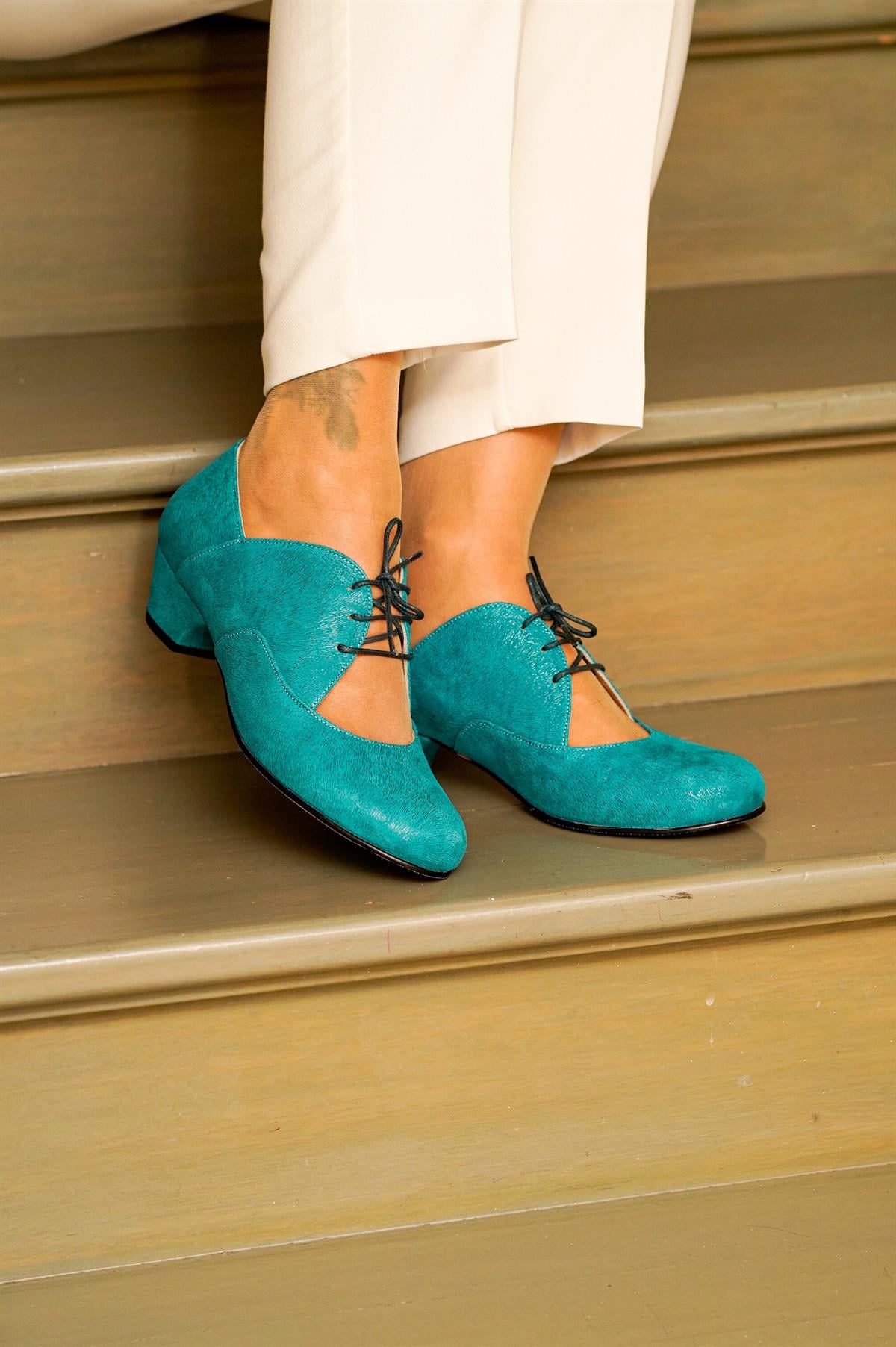 Turquoise Love Tay Tüyü Desenli Ayakkabı