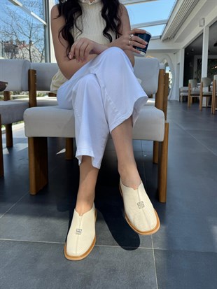 7903 BEJ DERİ LASTİKLİ DELİKLİ AYAKKABI