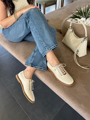 7917 BEJ RUGAN DERİ LASTİKBAĞCIKLI AYAKKABI