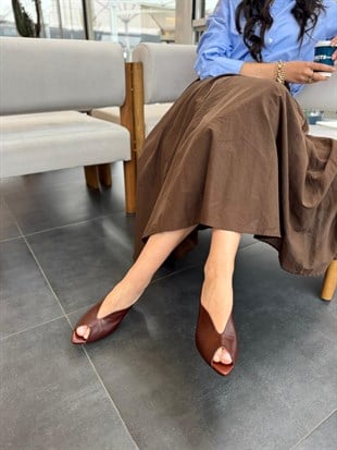 7974 KAHVERENGİ DERİ TOPUKLU TERLİK