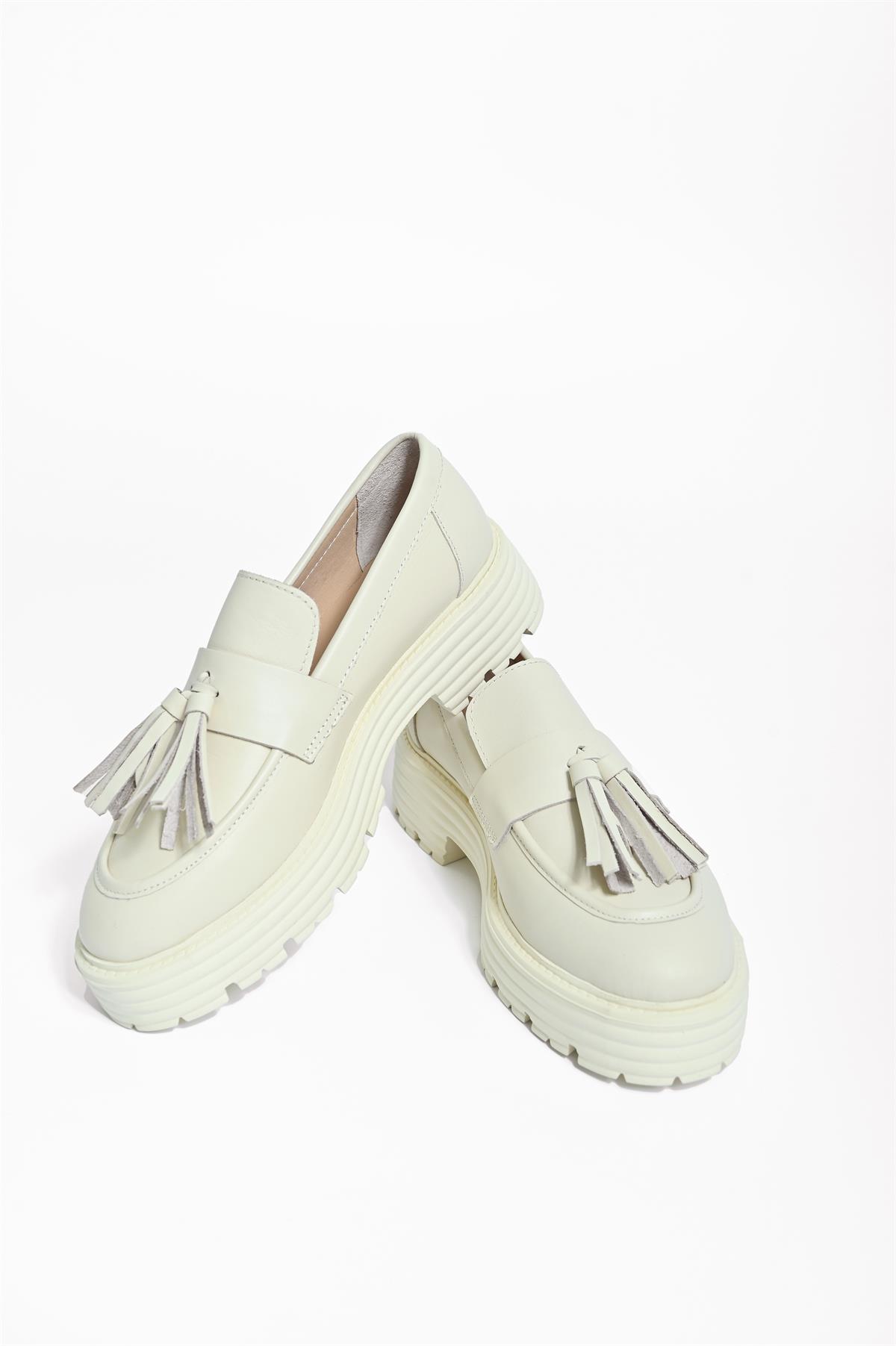 6227 kadın krem deri loafer püsküllü