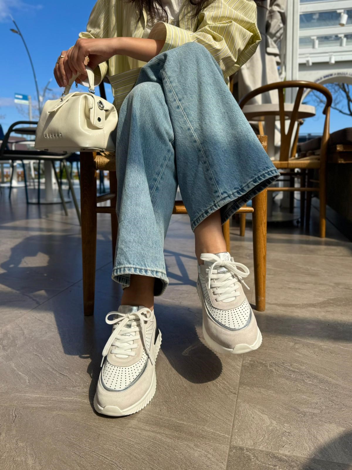 7771 BEYAZ DERİ ORTOPEDİK TABANLI SNEAKER AYAKKABI