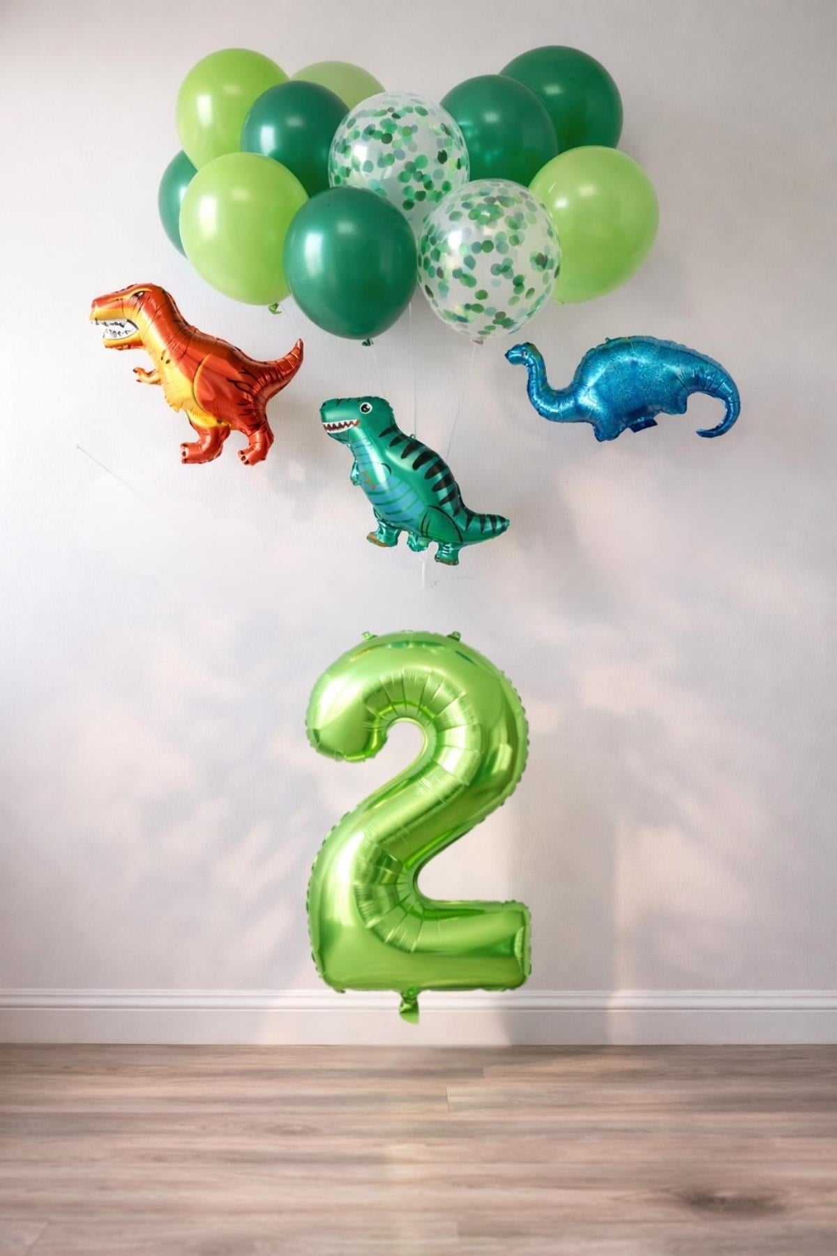 2 Yaş Dinazor Set; Rakam Folyo, 3 Adet Mini Dinazor ve 10 lu Balon