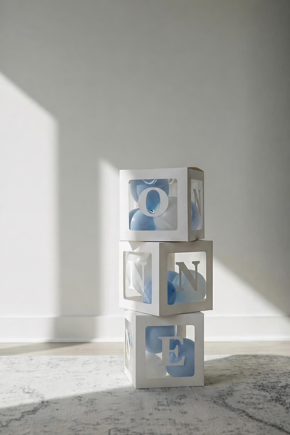One Yazılı Beyaz Kutu ve Balon Seti Erkek Bebek 1 Yaş Doğum Günü Kutlama