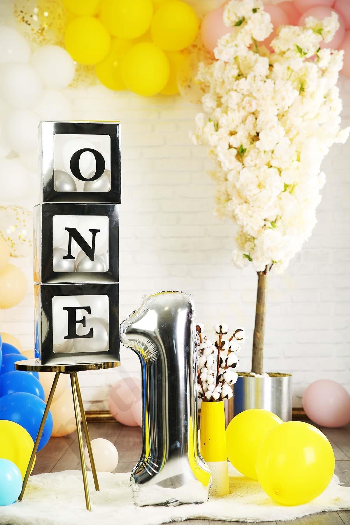 One Yazılı Gümüş Kutu ve Balon Seti Bebek 1 Yaş Doğum Günü Kutlama