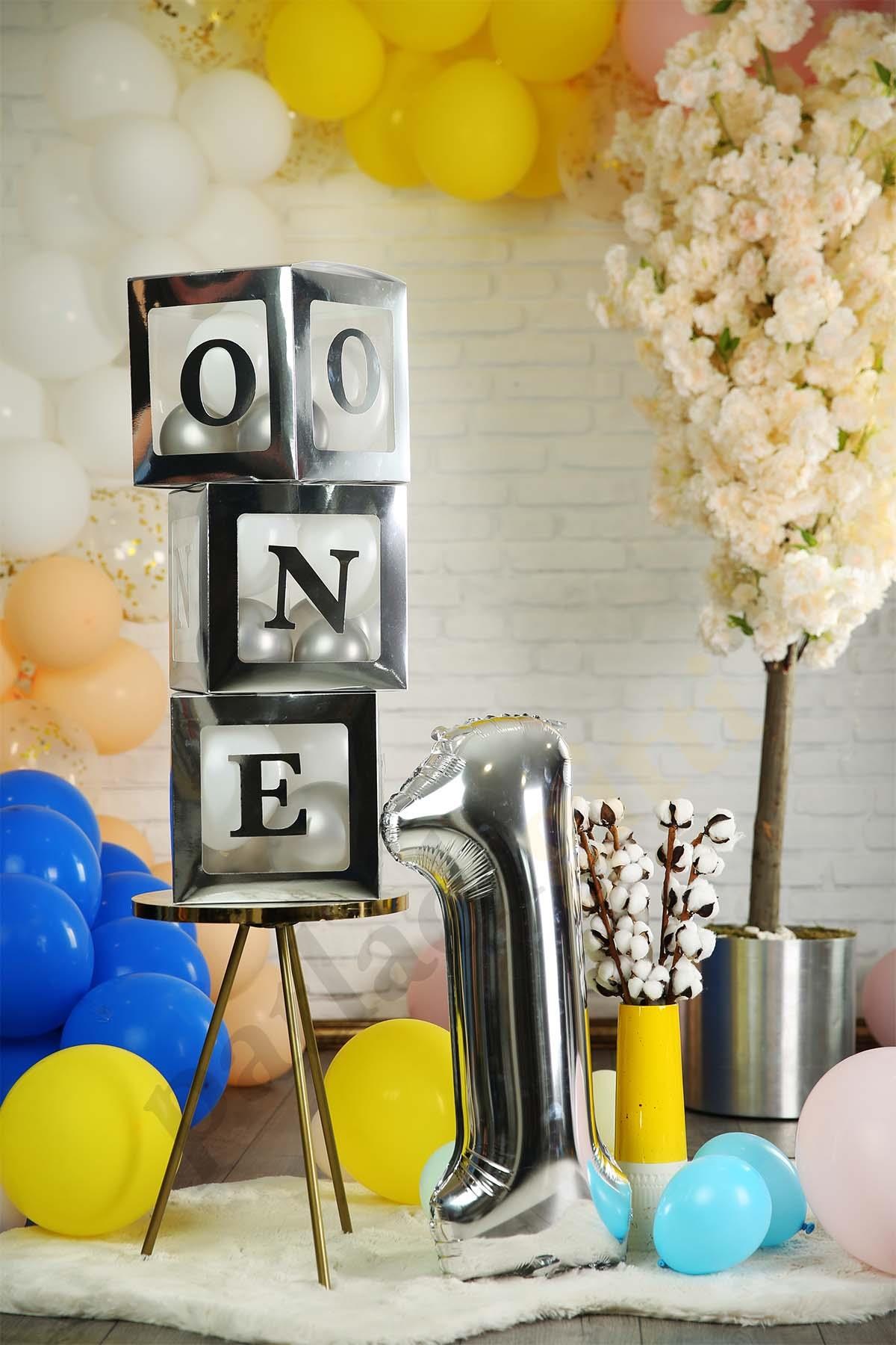 One Yazılı Gümüş Kutu ve Balon Seti Bebek 1 Yaş Doğum Günü Kutlama