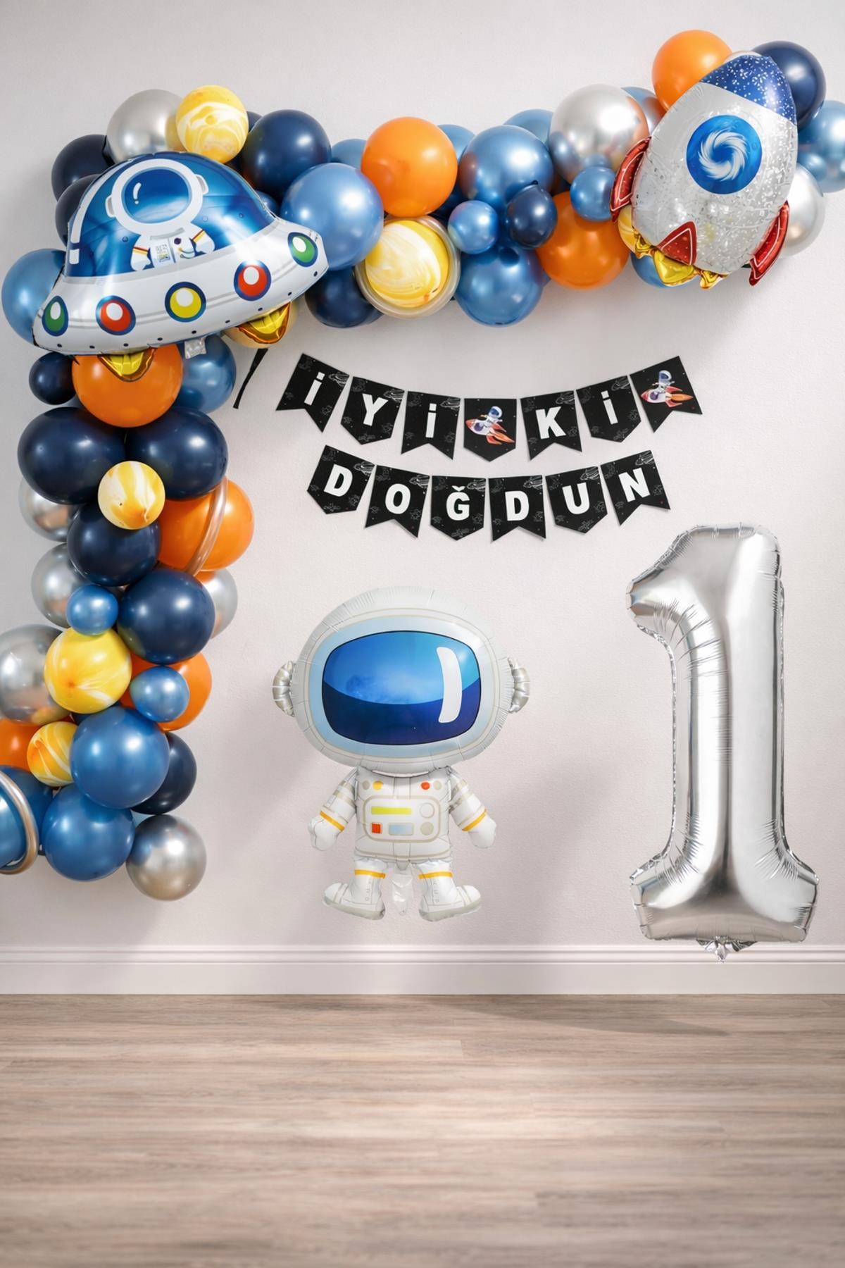 Uzay Temalı Doğum Günü Seti 1 Yaş; 4 Adet Folyo, 60 Lateks Balon, Banner, Balon Zinciri, Balon Bandı