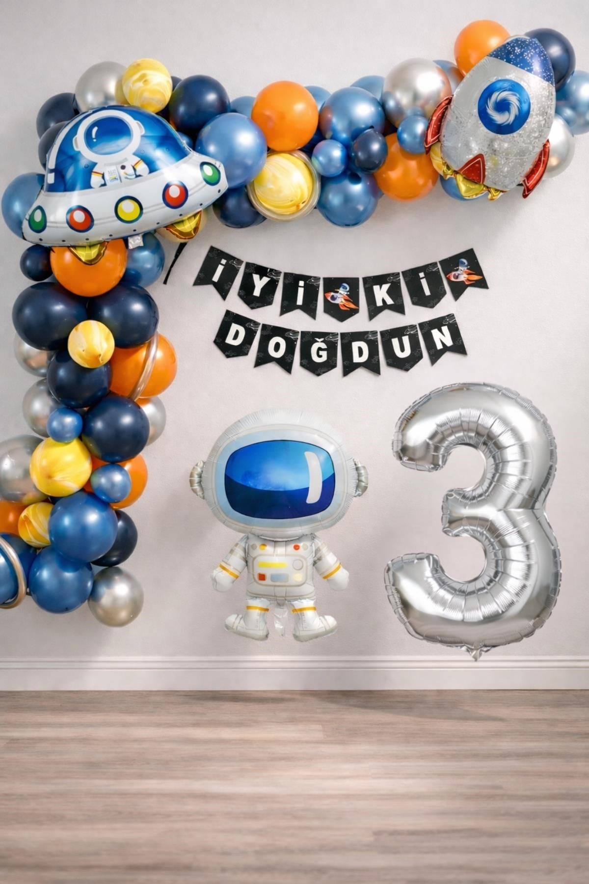 Uzay Temalı Doğum Günü Seti 3 Yaş; 4 Adet Folyo, 60 Lateks Balon, Banner, Balon Zinciri, Balon Bandı