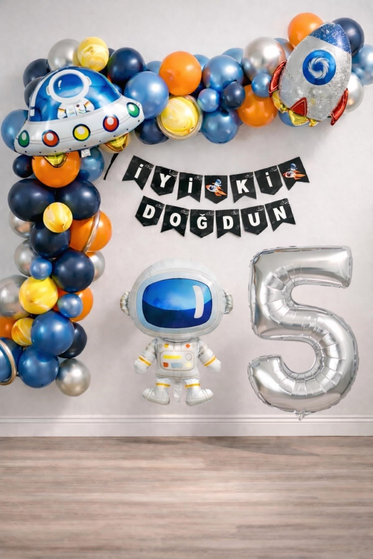 Uzay Temalı Doğum Günü Seti 5 Yaş; 4 Adet Folyo, 60 Lateks Balon, Banner, Balon Zinciri, Balon Bandı
