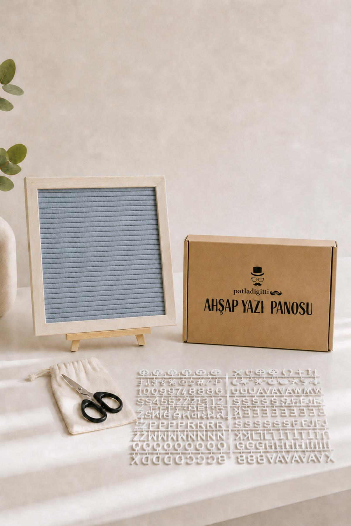 WoodArt Premium Letter Board Seti, Füme Antrasit Keçe Yüzeyli Doğal Çam Ahşap Yazı Panosu – Şövale Standlı Dekoratif Set