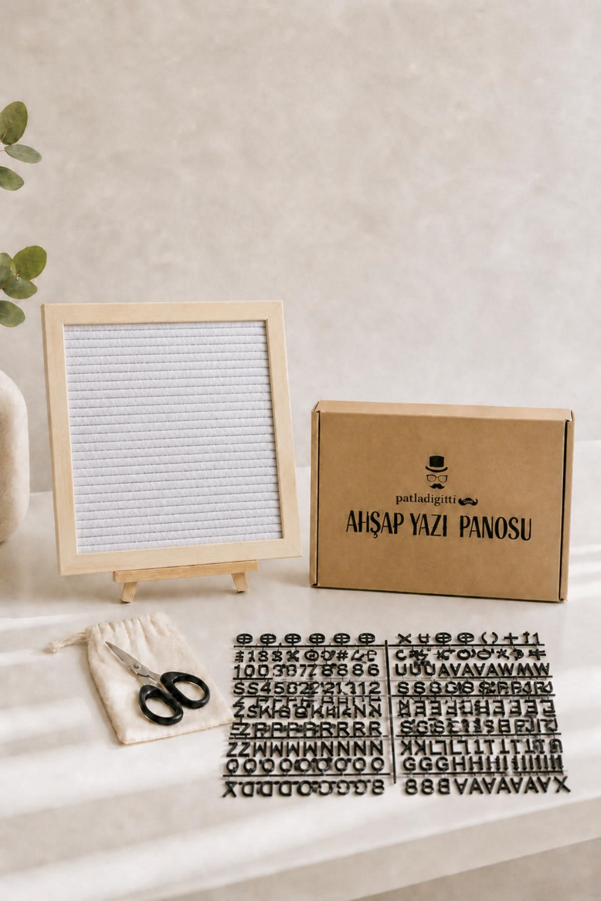 WoodArt Premium Letter Board Seti, İnci Beyazı Keçe Yüzeyli Doğal Çam Ahşap Yazı Panosu – Şövale Standlı Dekoratif Set