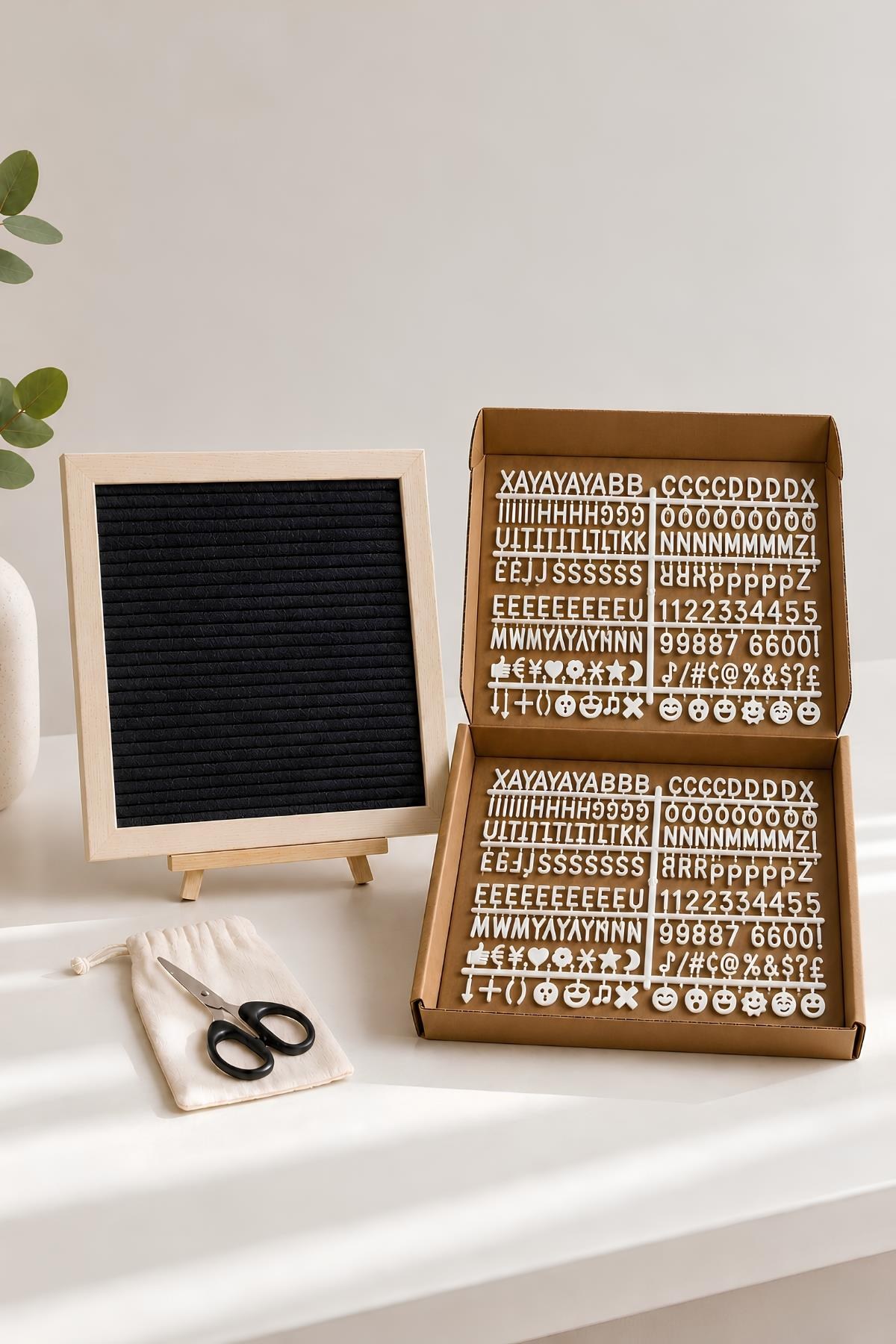 WoodArt Premium Letter Board Seti, Mat Gece Siyahı Keçe Yüzeyli Doğal Çam Ahşap Yazı Panosu – Şövale Standlı Dekoratif Set