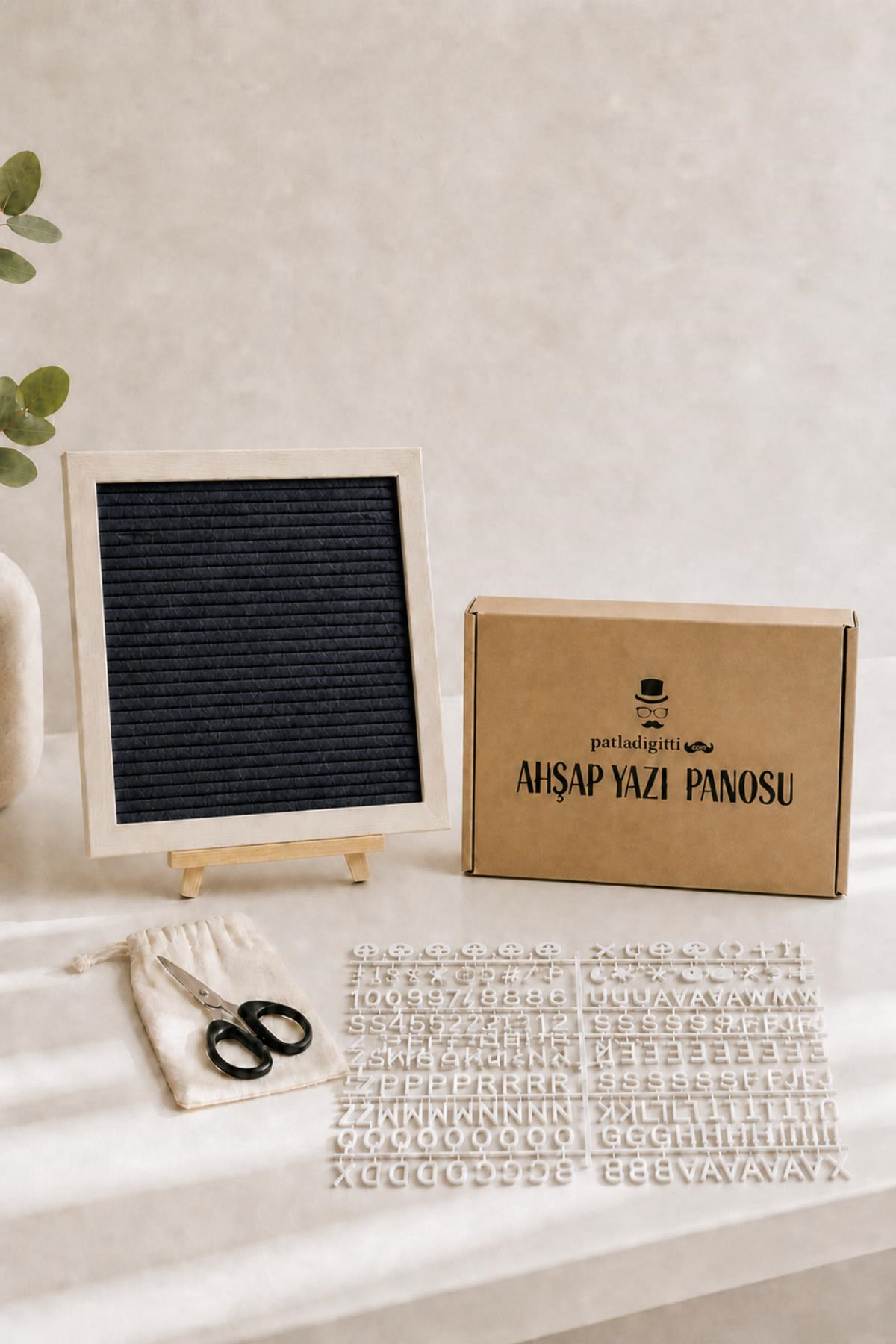 WoodArt Premium Letter Board Seti, Mat Gece Siyahı Keçe Yüzeyli Doğal Çam Ahşap Yazı Panosu – Şövale Standlı Dekoratif Set